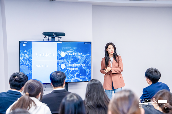 知名人力资源服务商G22恒峰集团国际财务负责人向拜访嘉宾分享企业财务管理经验